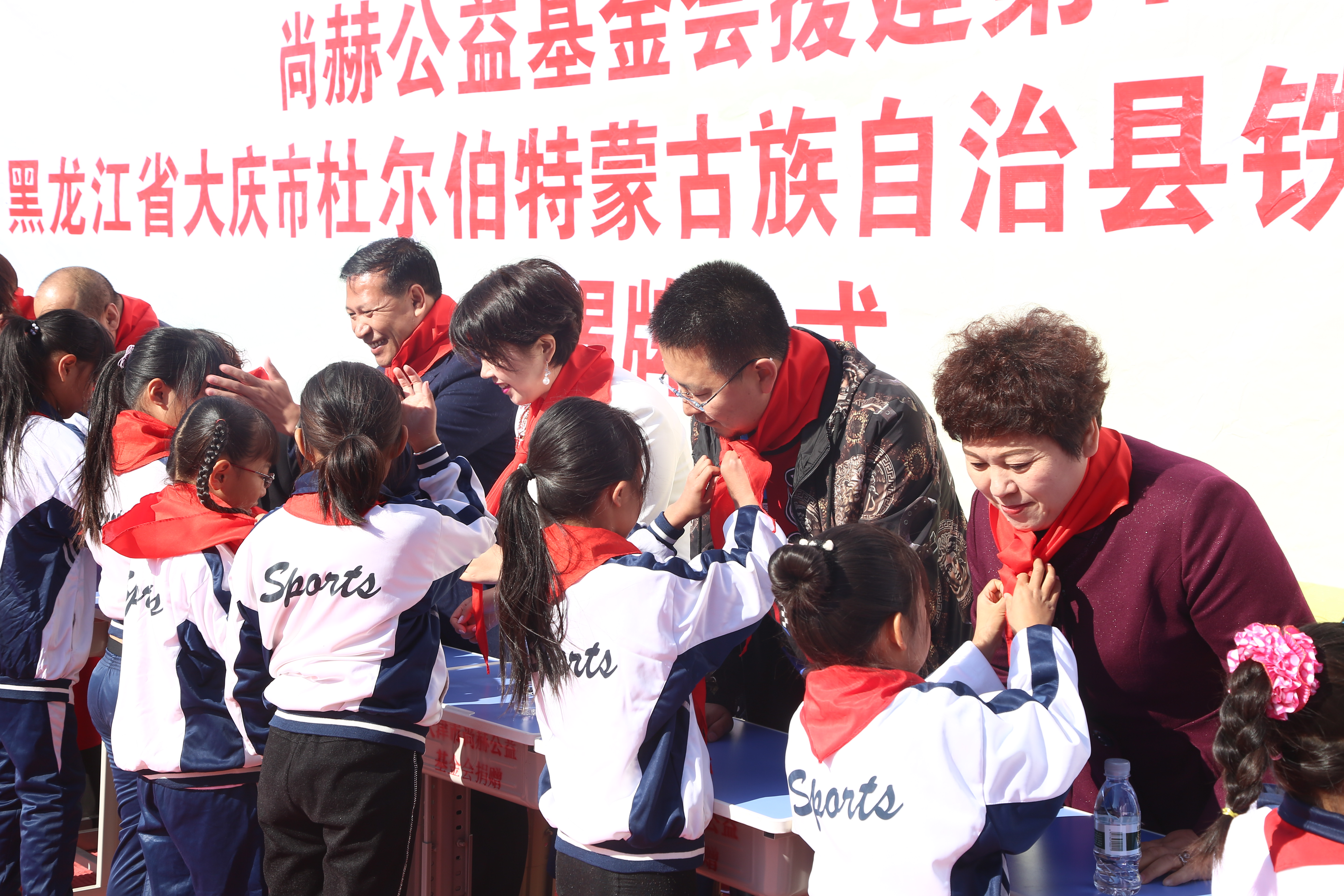 第194所 杜尔伯特蒙古族自治县铁东爱游戏·体育-爱游戏(中国)
徐超小学