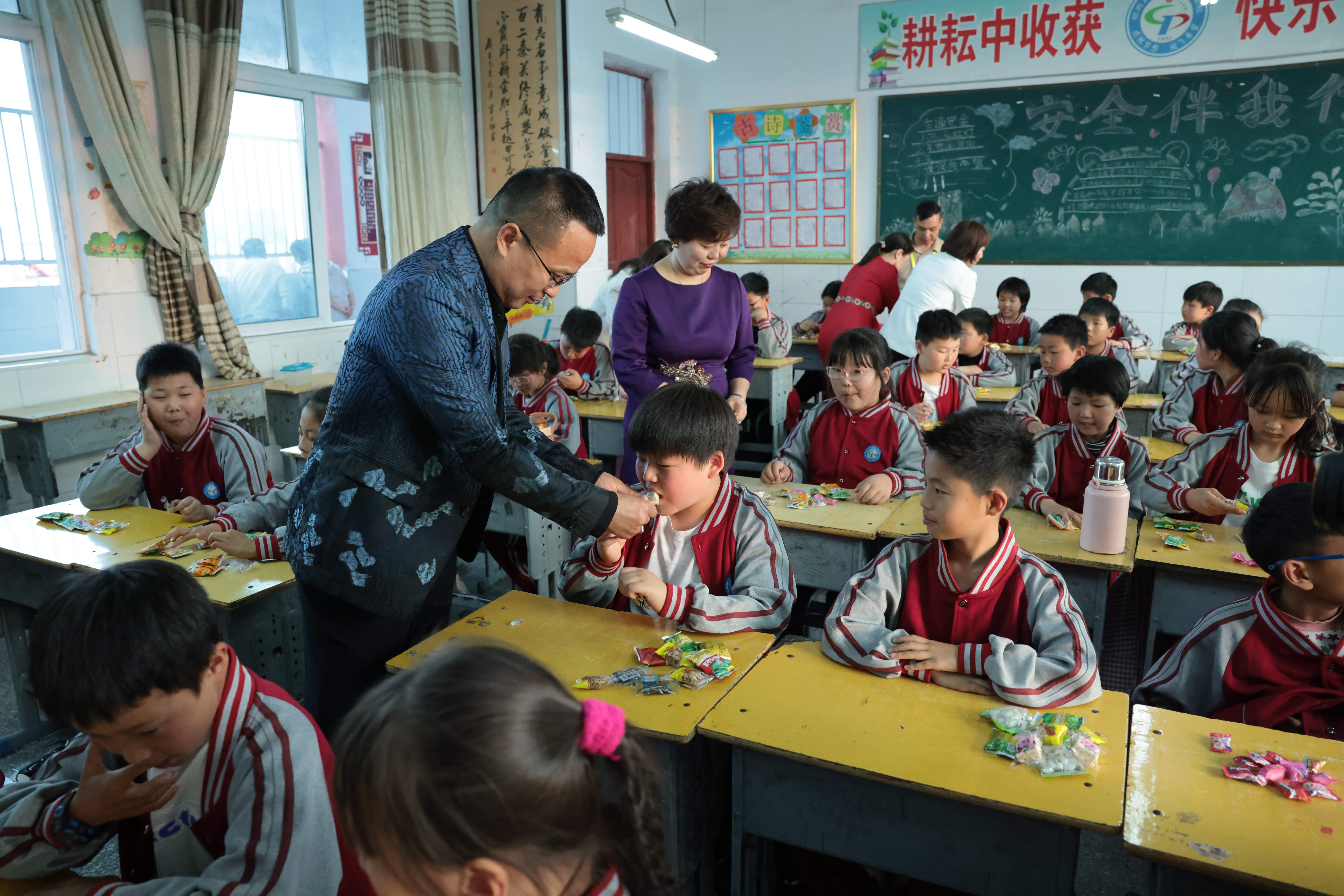 在爱意的“双向奔赴”中丨第249所爱游戏·体育-爱游戏(中国)
公益学校揭牌