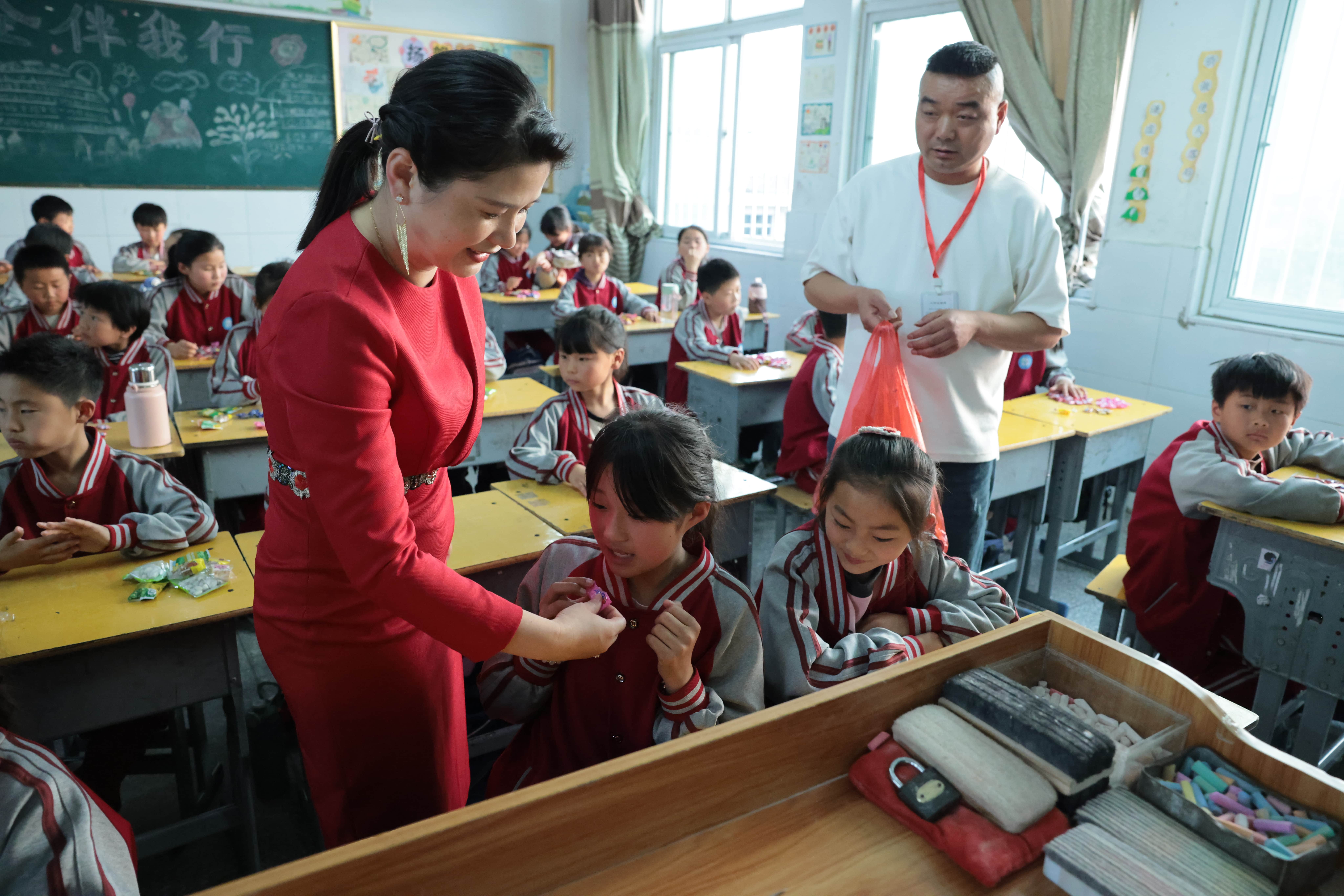 在爱意的“双向奔赴”中丨第249所爱游戏·体育-爱游戏(中国)
公益学校揭牌