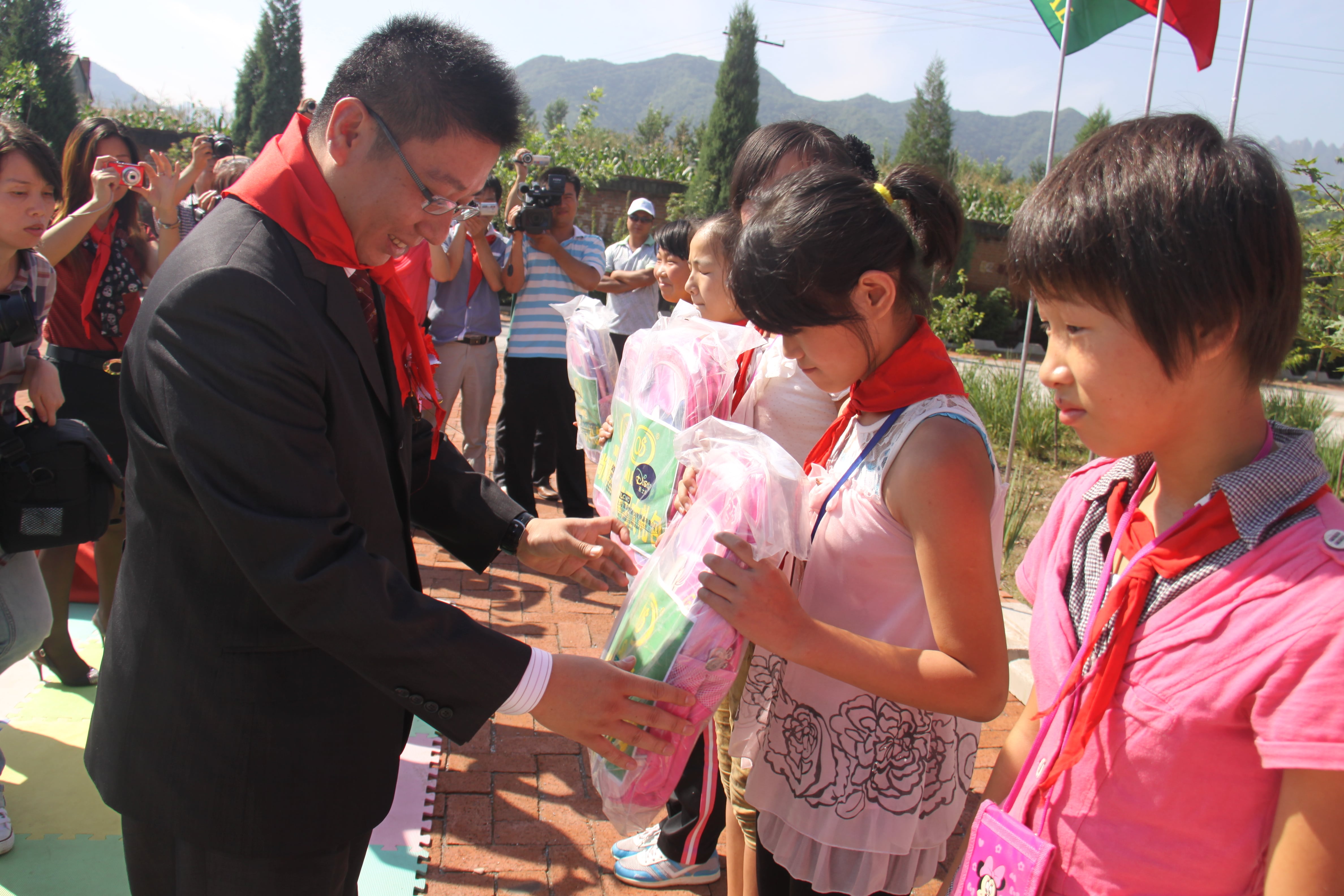 第17所 承德市乌龙矶爱游戏·体育-爱游戏(中国)
牛艳玲小学