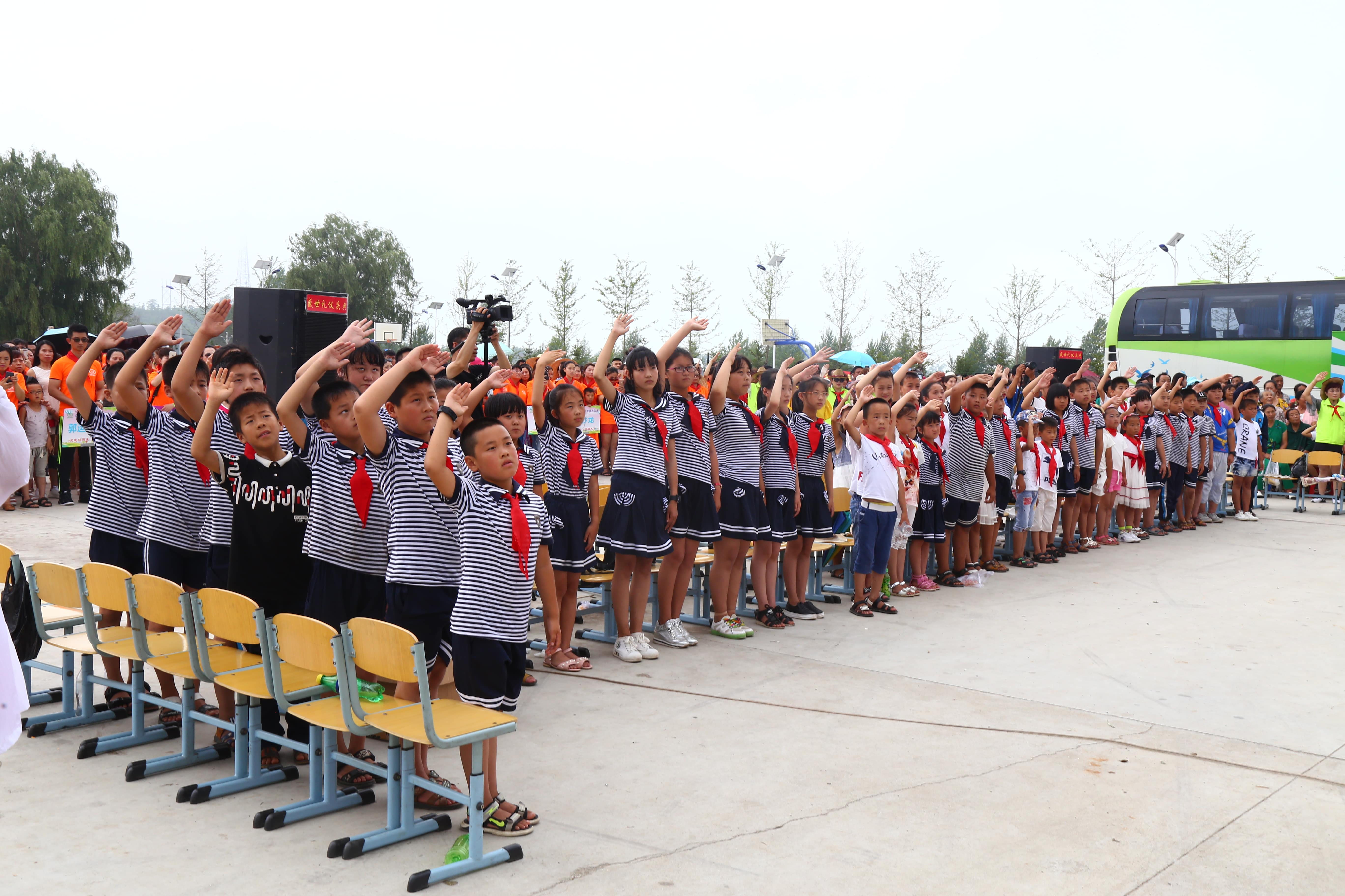 第110所 东港市椅圈镇爱游戏·体育-爱游戏(中国)
张兰小学