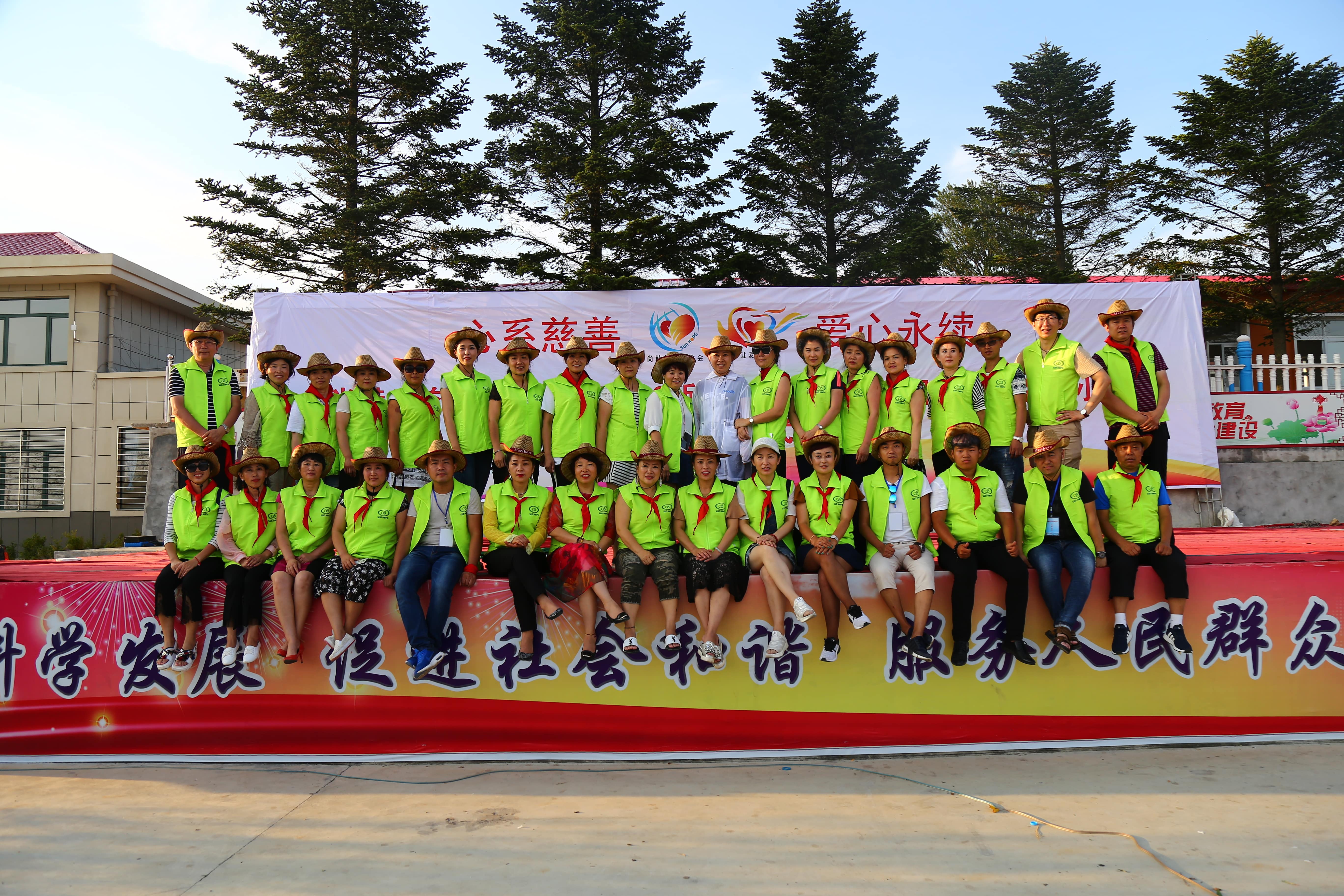 第110所 东港市椅圈镇爱游戏·体育-爱游戏(中国)
张兰小学