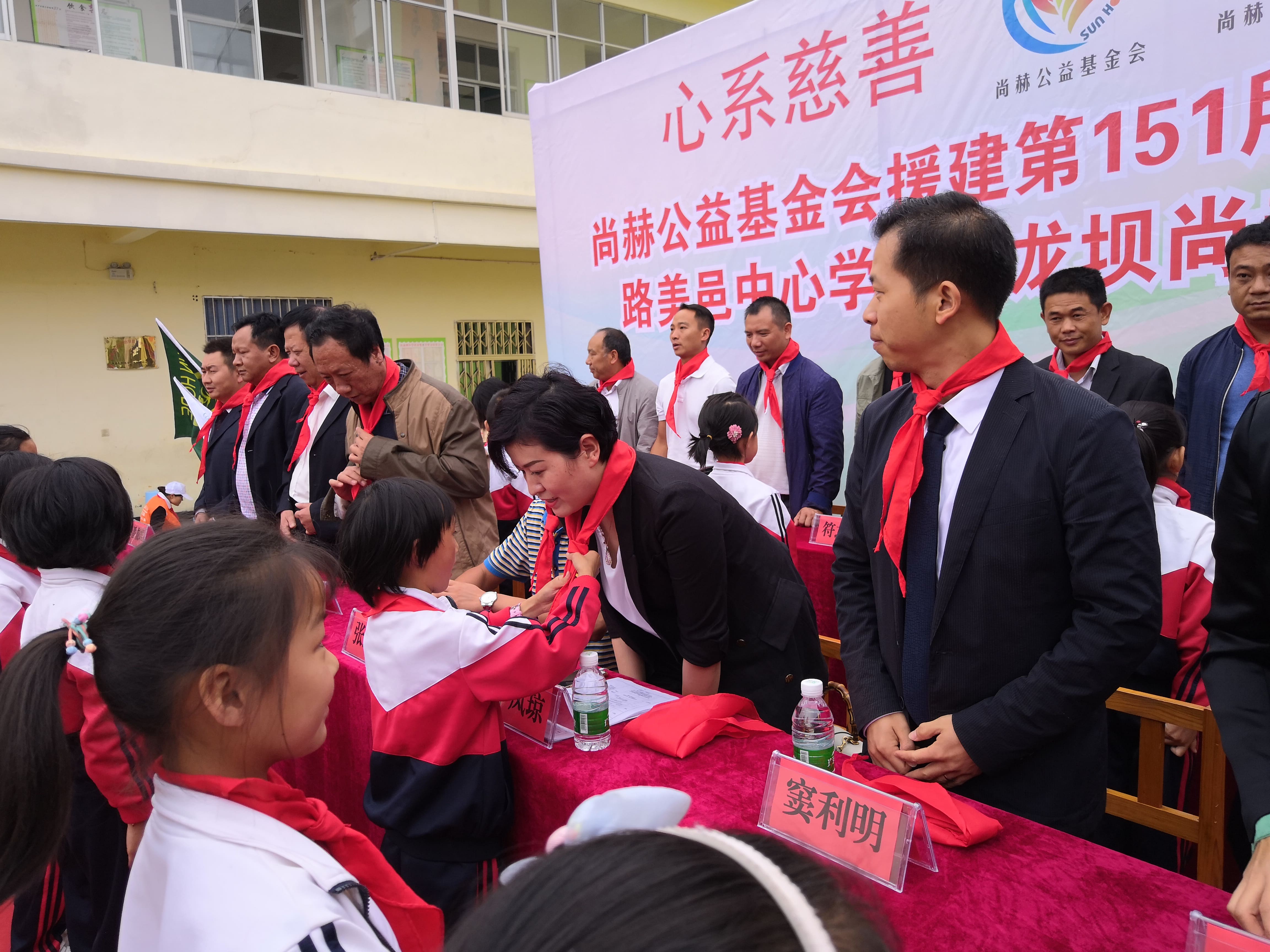 第151所 石林彝族自治县路美邑中心学校鱼龙坝爱游戏·体育-爱游戏(中国)
李凤琼小学