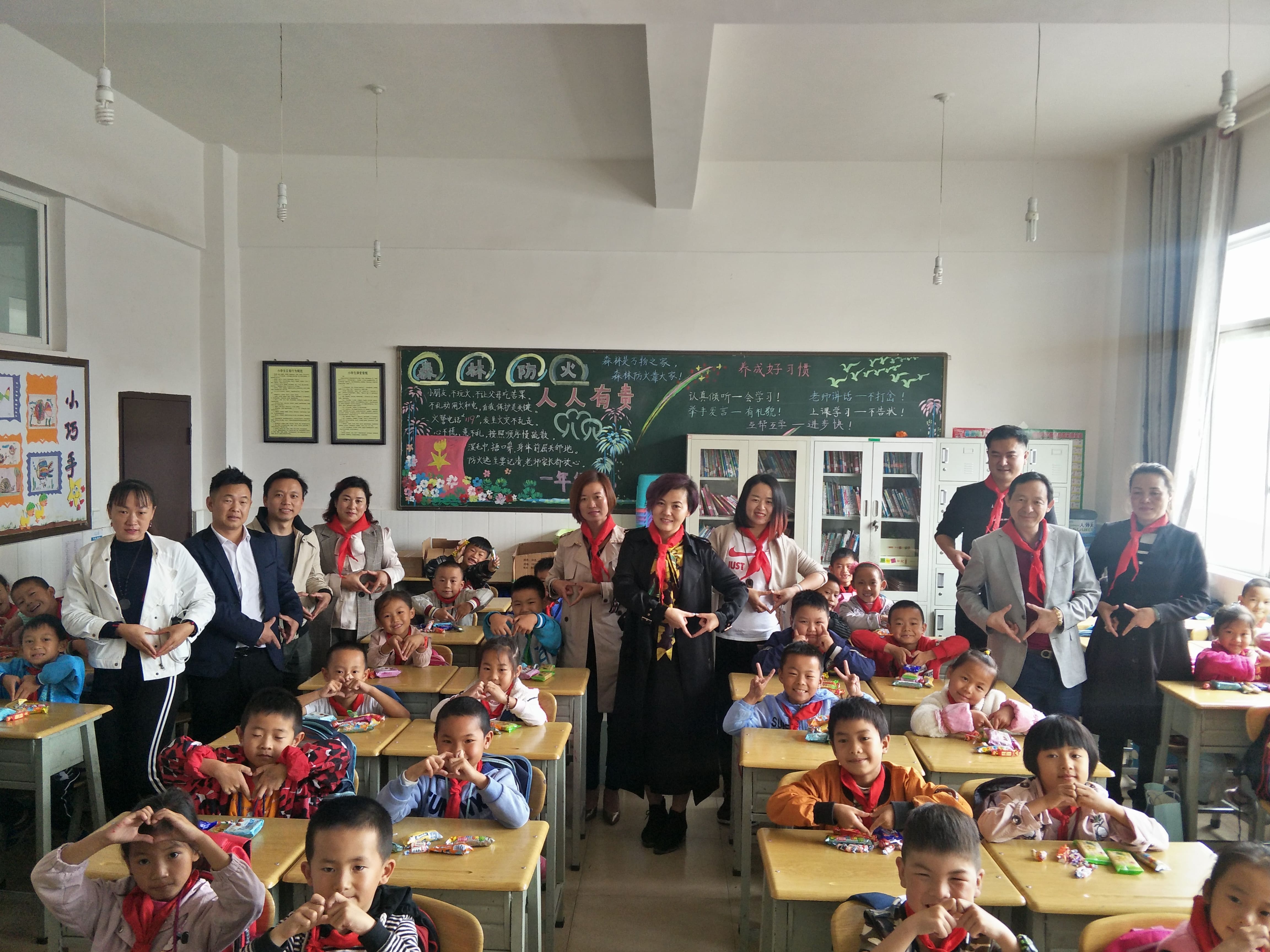 第152所 石林彝族自治县路美邑中心学校路美邑爱游戏·体育-爱游戏(中国)
李凤莲小学