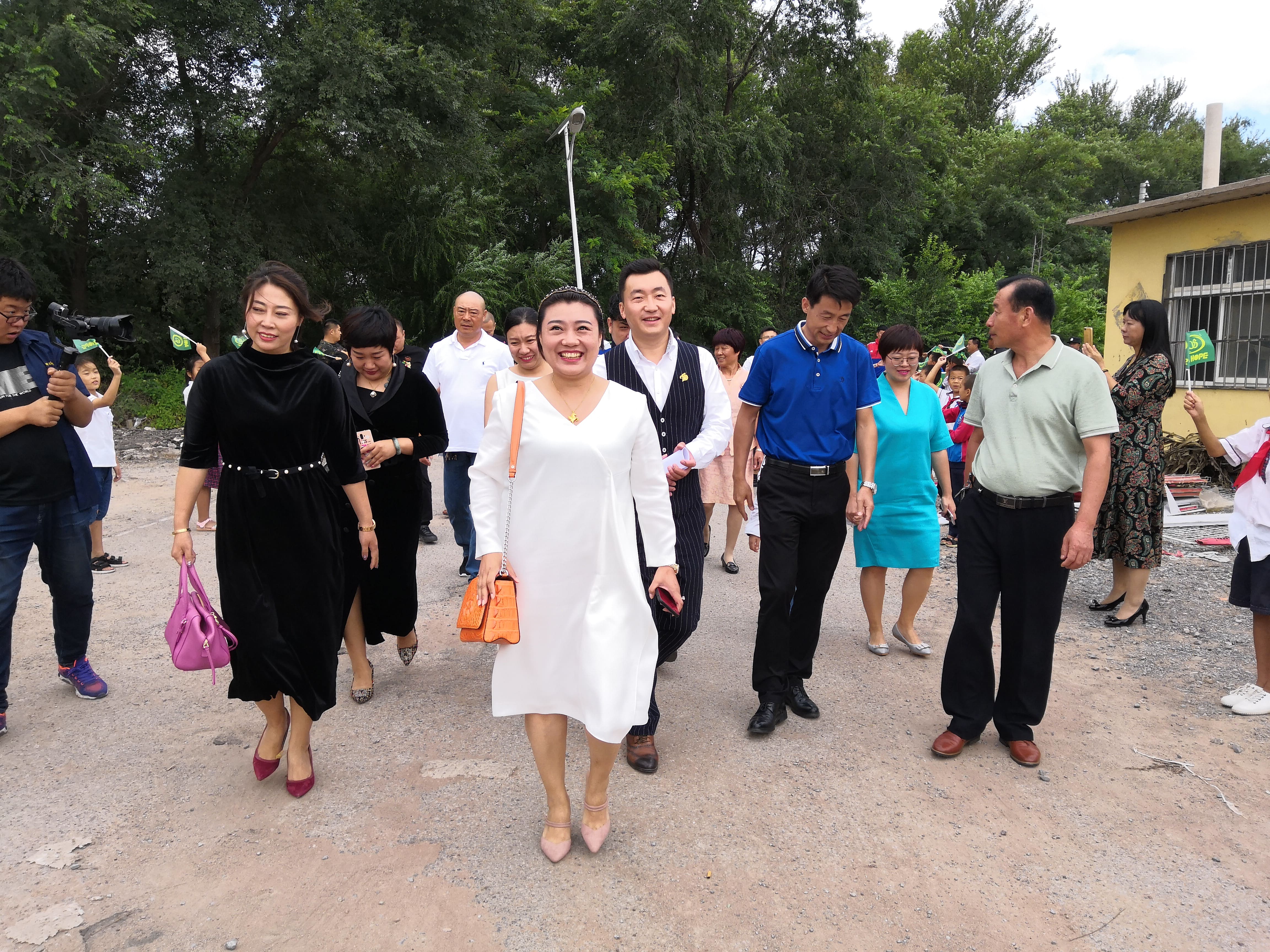 第160所 瓦房店市西杨乡爱游戏·体育-爱游戏(中国)
李佳燚小学